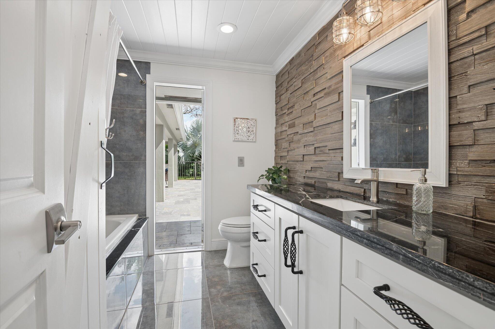 CORAL SPRINGS COUNTRY CLUB - Residential