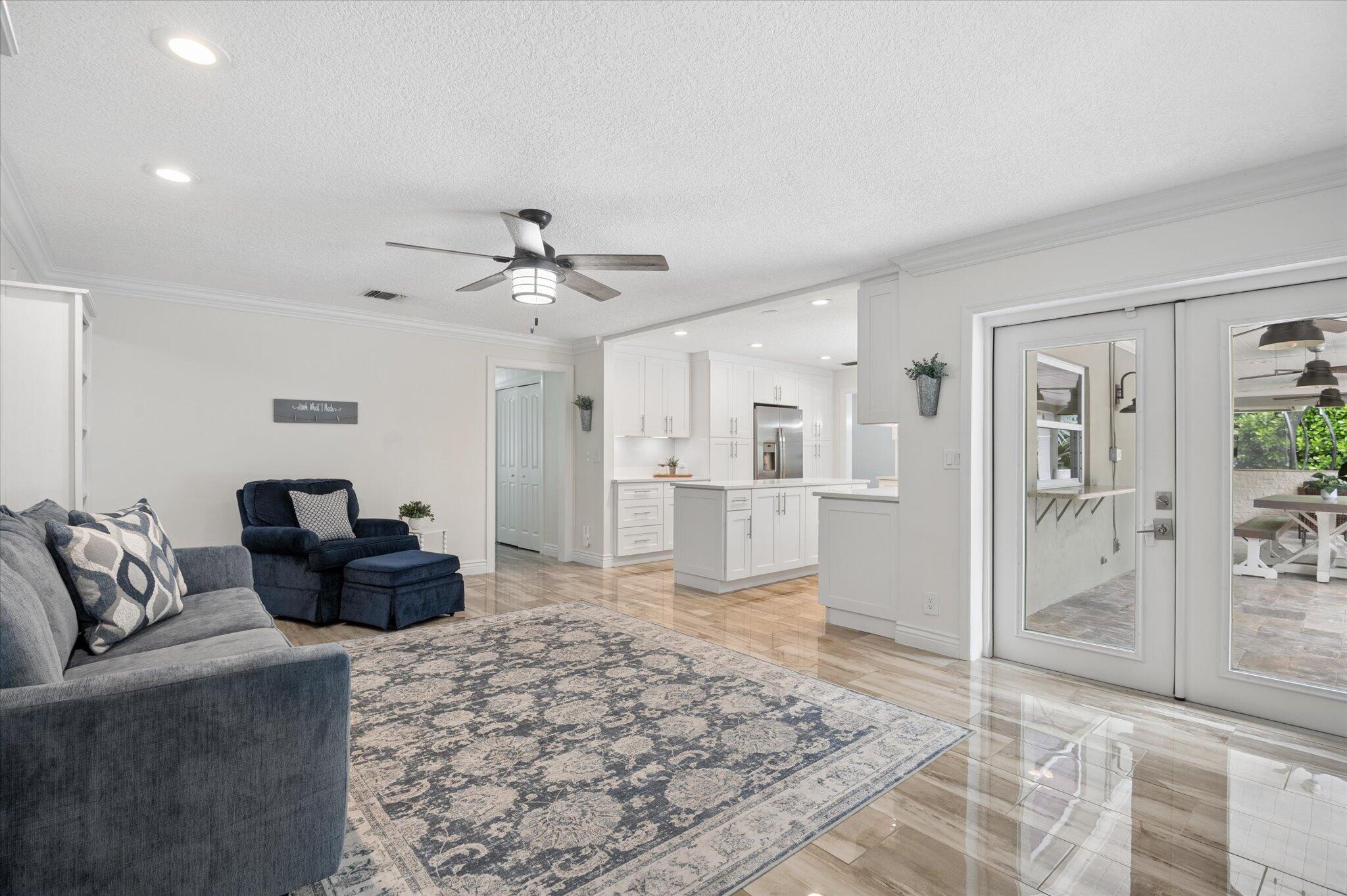 CORAL SPRINGS COUNTRY CLUB - Residential