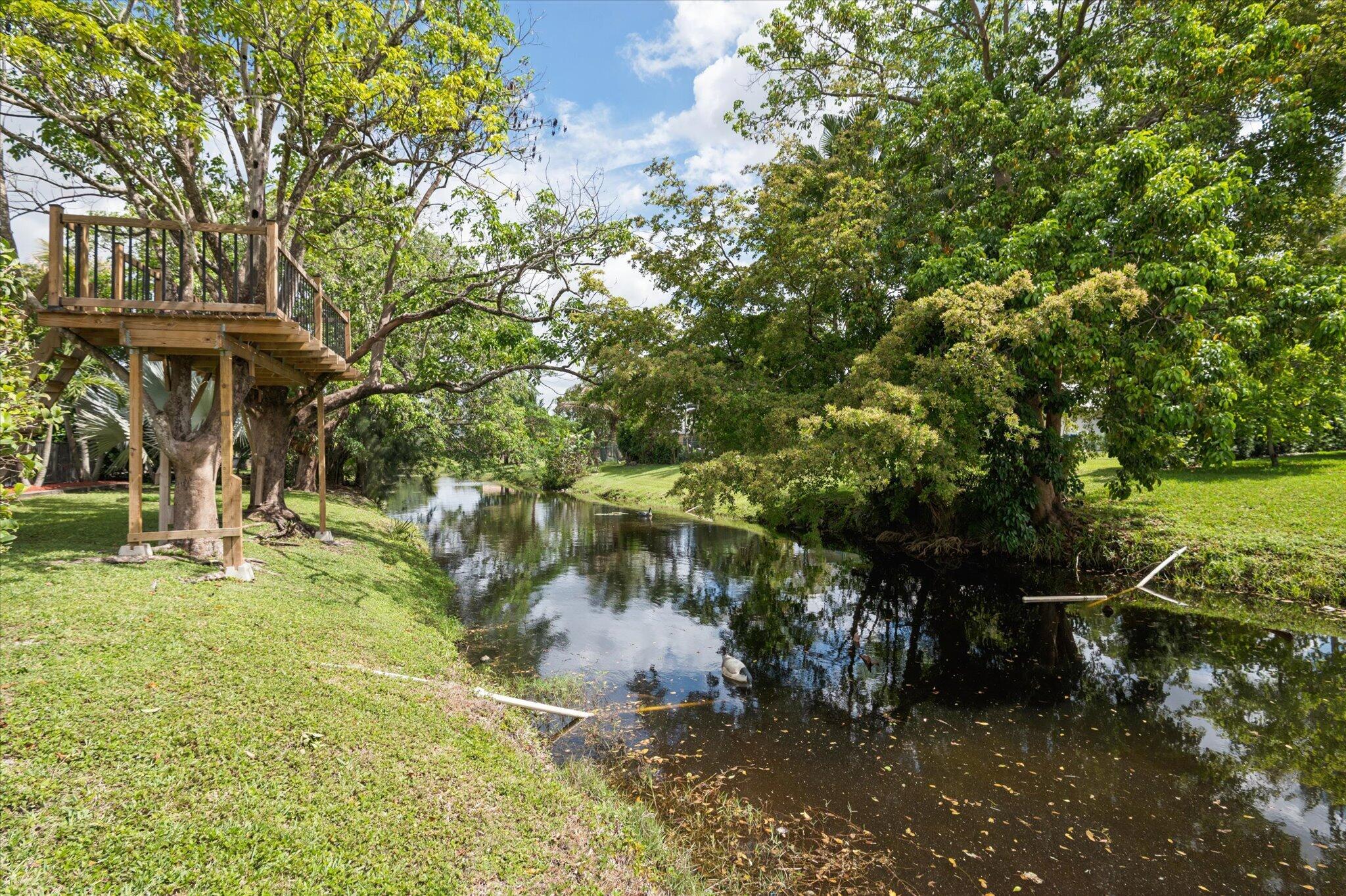 CORAL SPRINGS COUNTRY CLUB - Residential