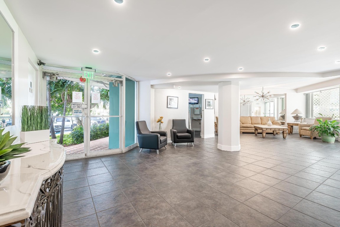 Breakwater Towers - Residential