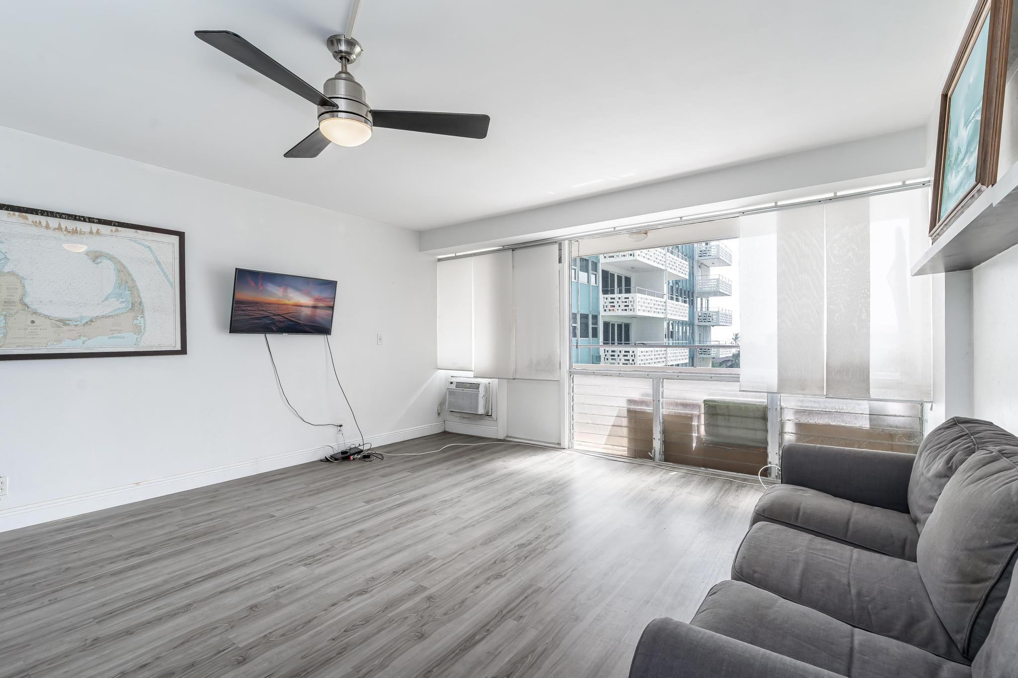 Breakwater Towers - Residential