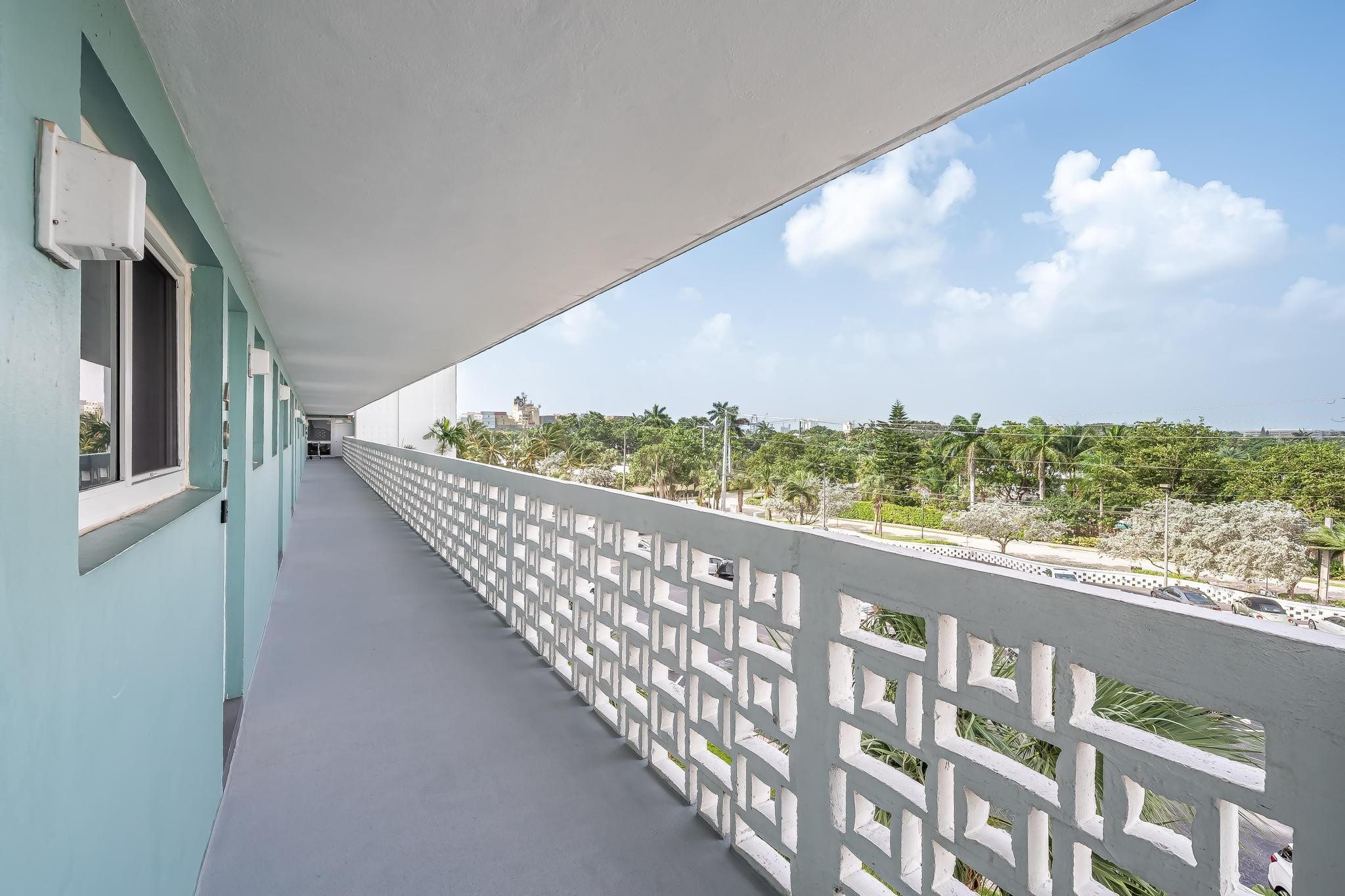 Breakwater Towers - Residential