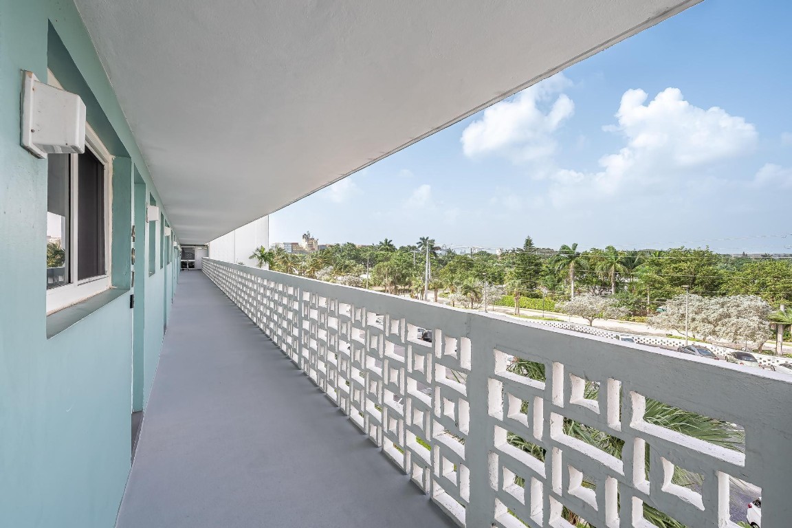 Breakwater Towers - Residential