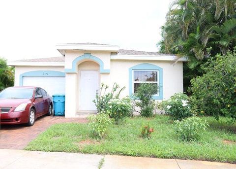 2122 E Ridge Circle E Boynton Beach FL 33435