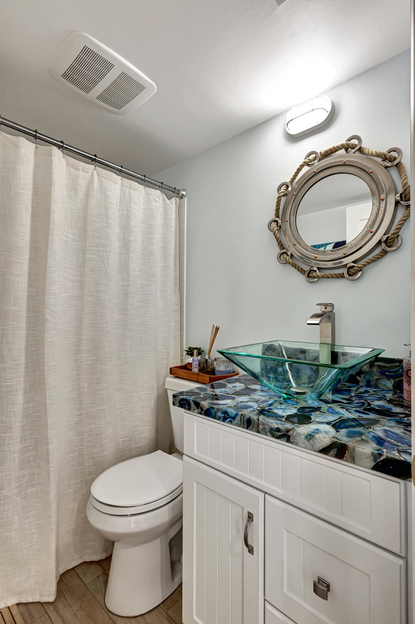 OCEAN HARBOUR CONDOMINIUM D - Residential Lease