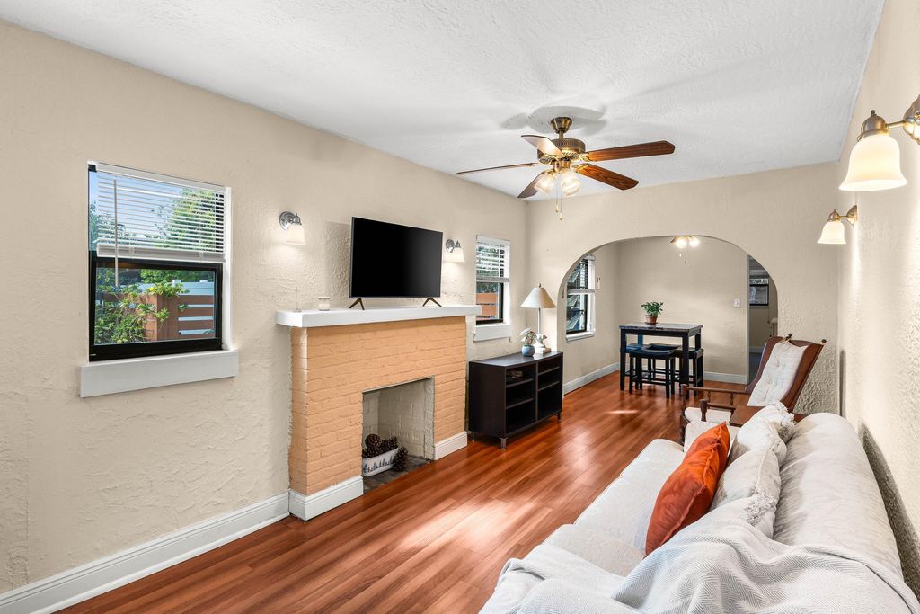 Photo of 921 S M Street, Lake Worth Beach, FL 33460 (MLS # R11166600)