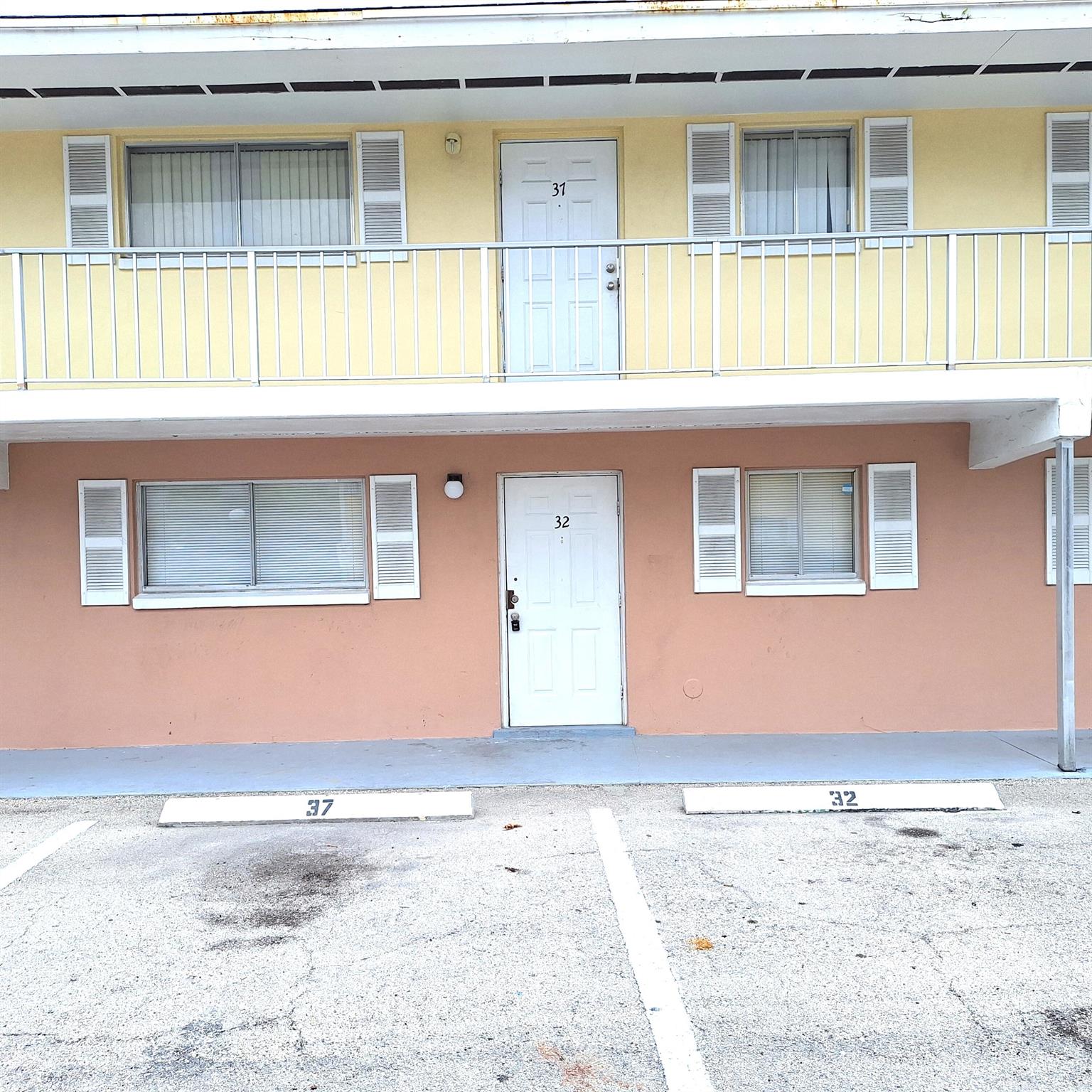 APARTMENTS AT TIMBERLAKE - Residential