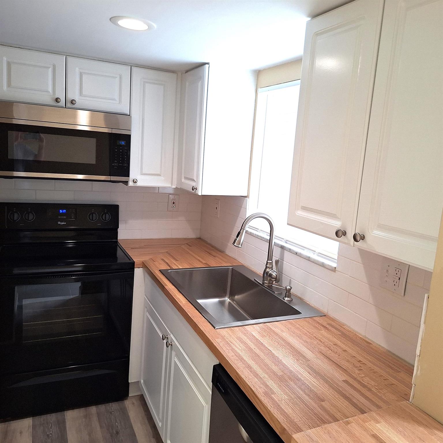 This condo has been remodeled and is completely clean. Great location and proximity to all of the area's attractions and beaches. Good schools and community. Super investment opportunity for rental as well.