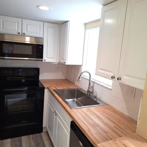 1501 Crescent Circle Unit D32, Lake Park, FL MLS: R10999272