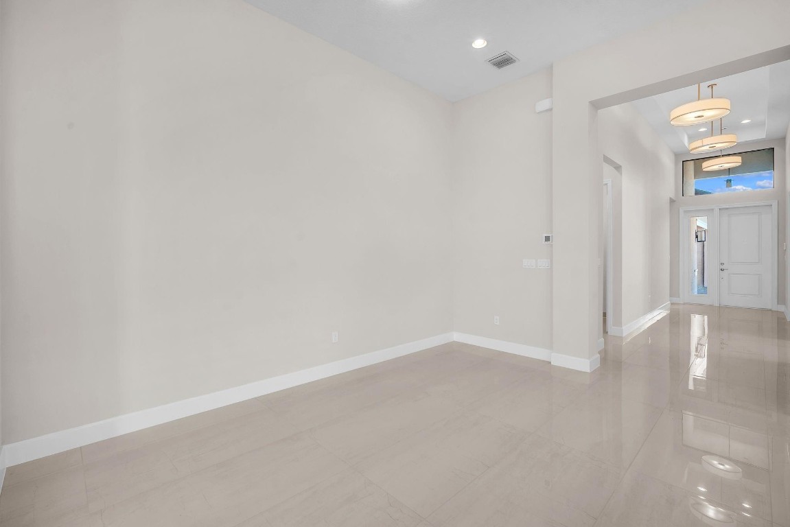 Valencia Grand - Residential Lease