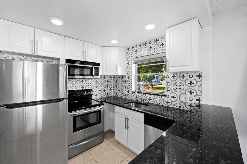 Photo of 28 Prescott B #28, Deerfield Beach, FL 33442 (MLS # F10552660)