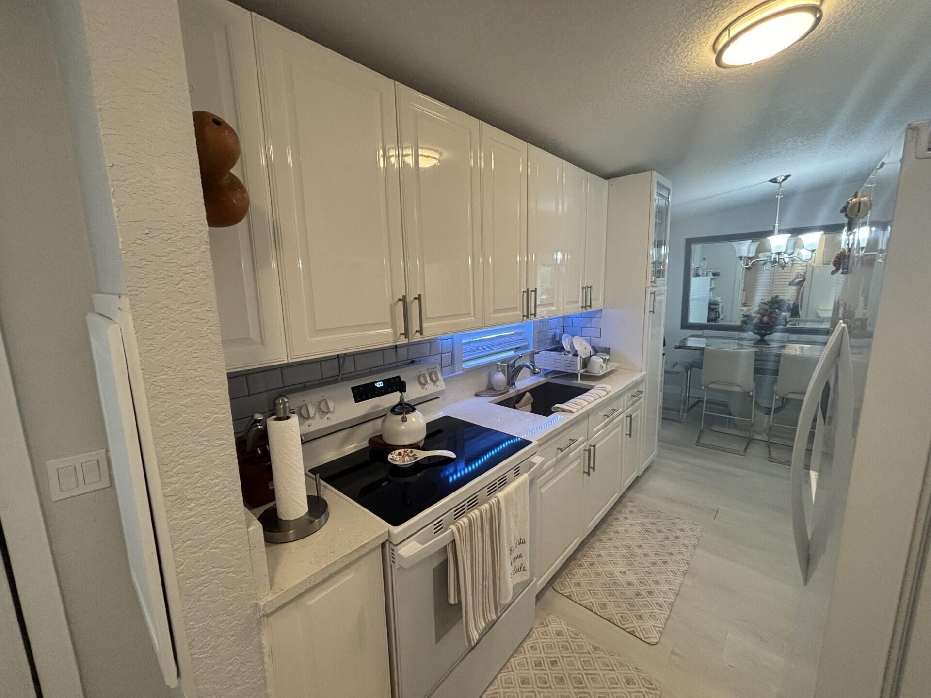 TALLOWWOOD ISLE - Residential