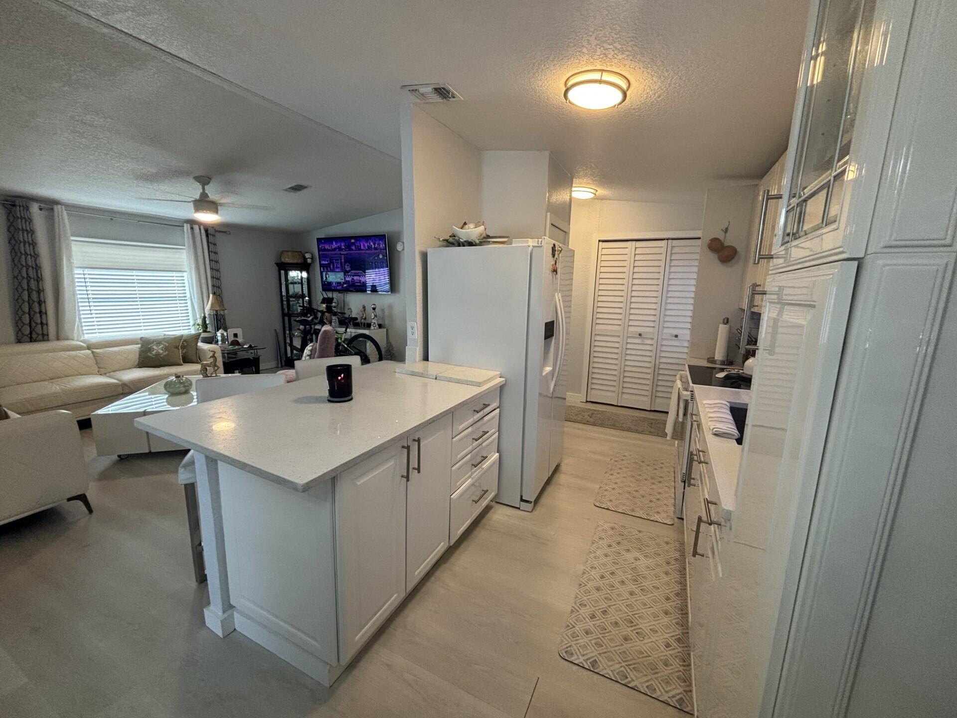 TALLOWWOOD ISLE - Residential