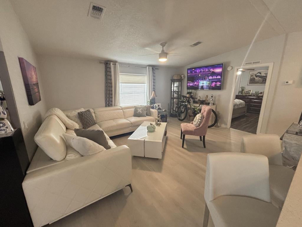 TALLOWWOOD ISLE - Residential