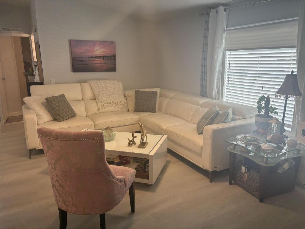 TALLOWWOOD ISLE - Residential