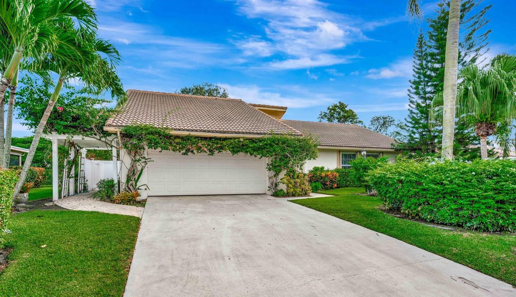 Photo of 13692 Crosspointe Drive, Palm Beach Gardens, FL 33418 (MLS # R11130830)