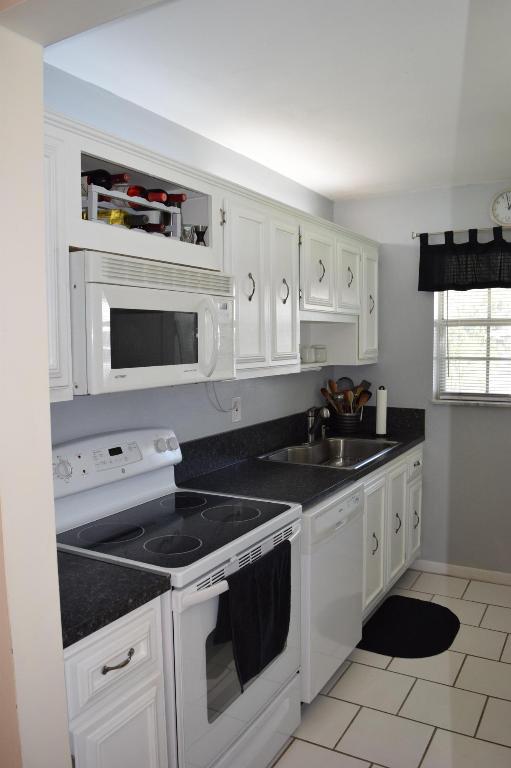 HIGH POINT OF FORT PIERCE CONDOMINIUM SECTION 1 - Residential