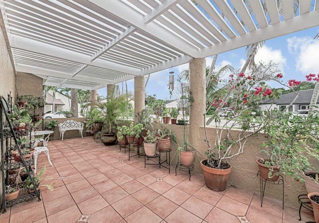 Photo of 4957 SW 94th Terrace, Cooper City, FL 33328 (MLS # B26028052)