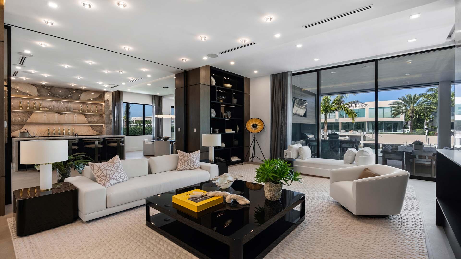 ROYAL PALM YACHT & COUNTRY CLUB - Residential