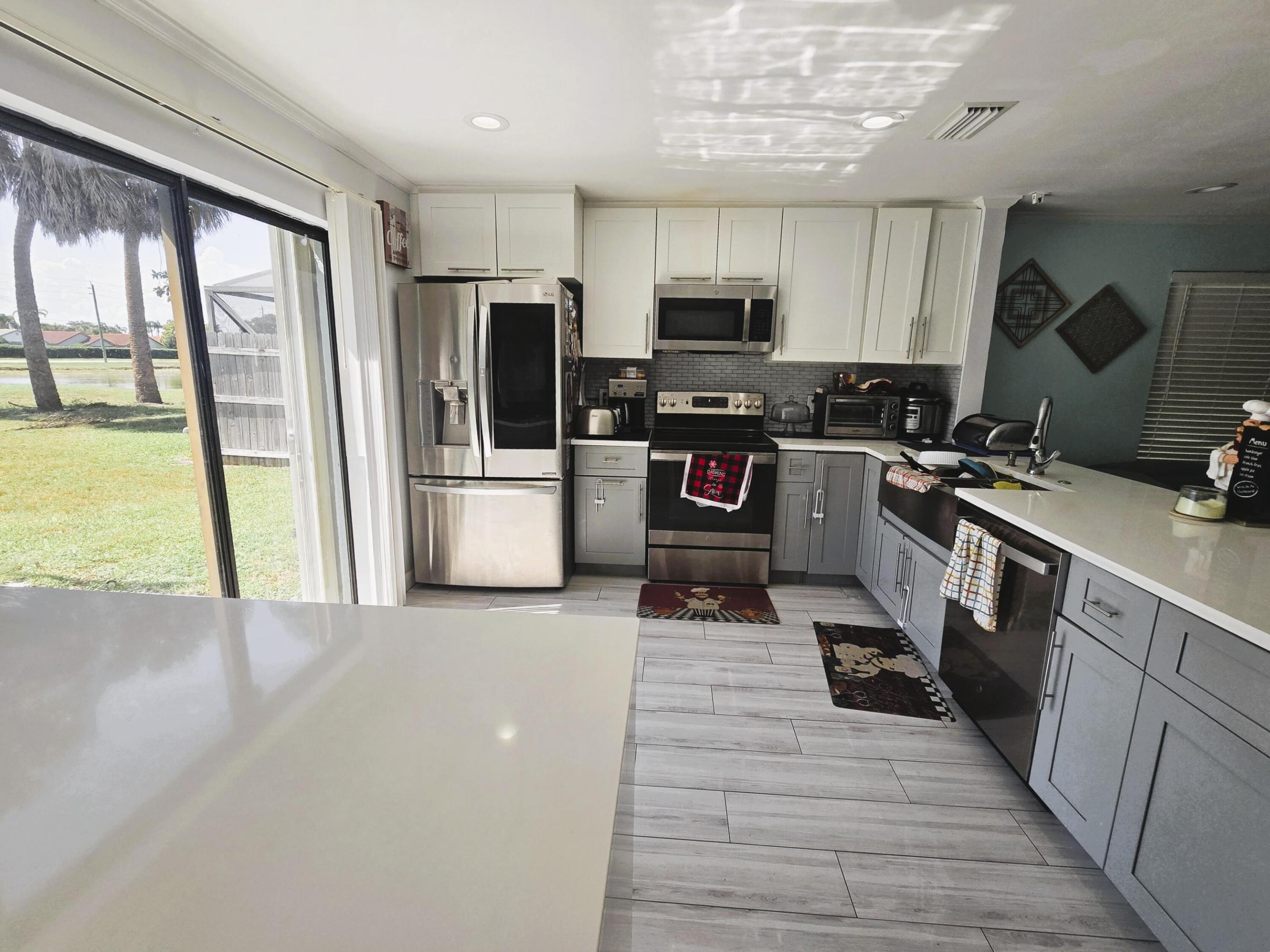 5885 Northpointe Lane