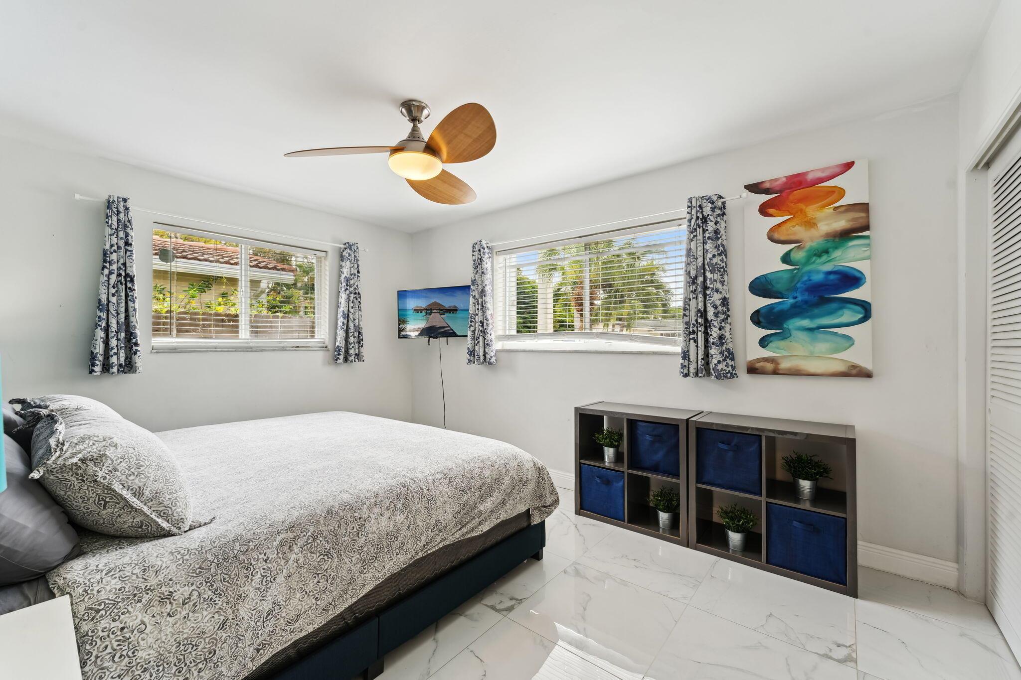COUNTRY CLUB HOMES - Residential