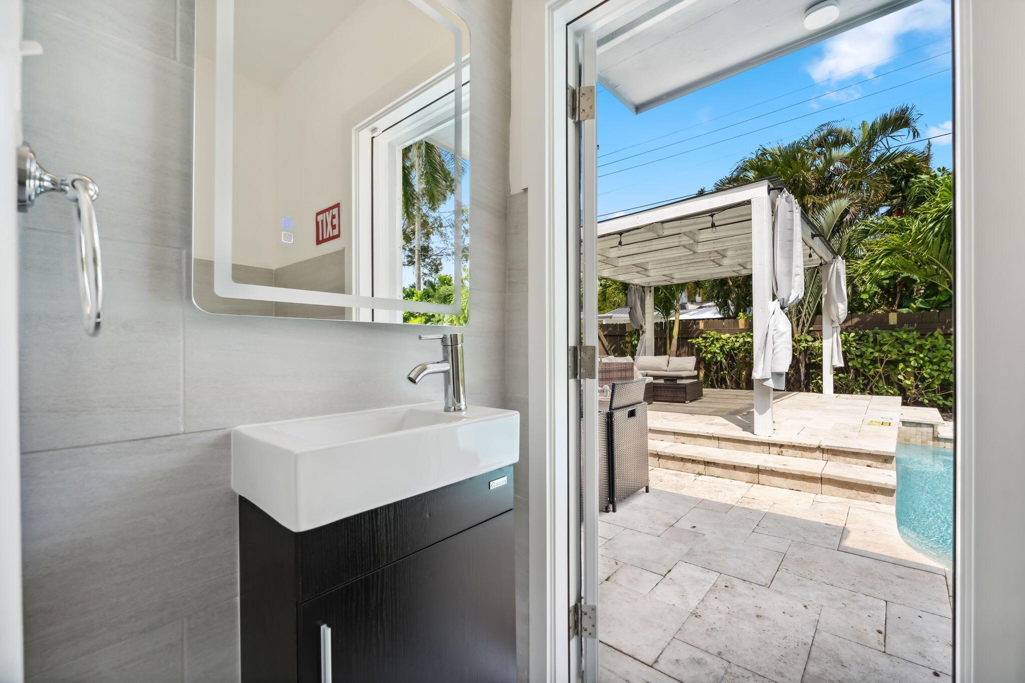 COUNTRY CLUB HOMES - Residential