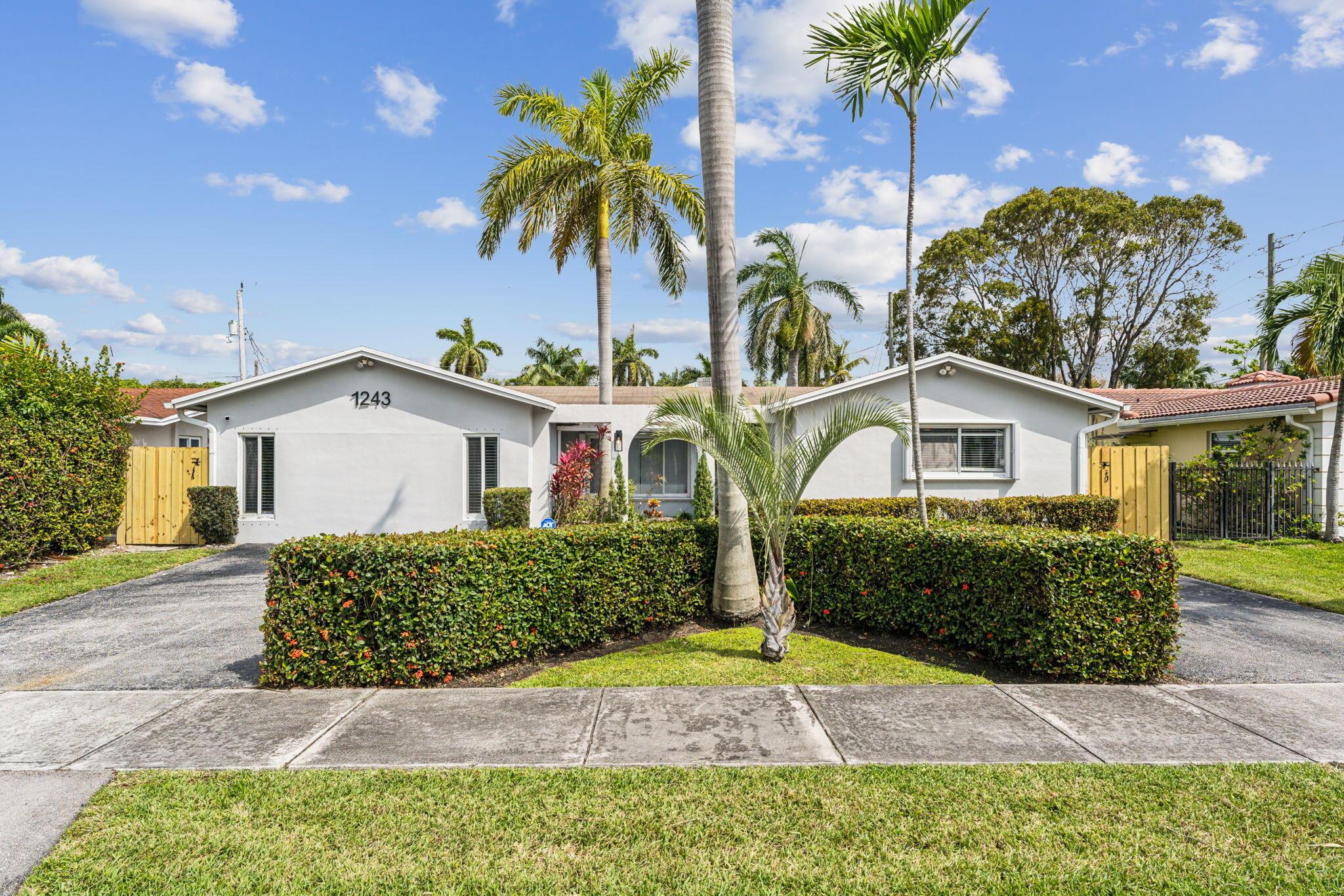 COUNTRY CLUB HOMES - Residential