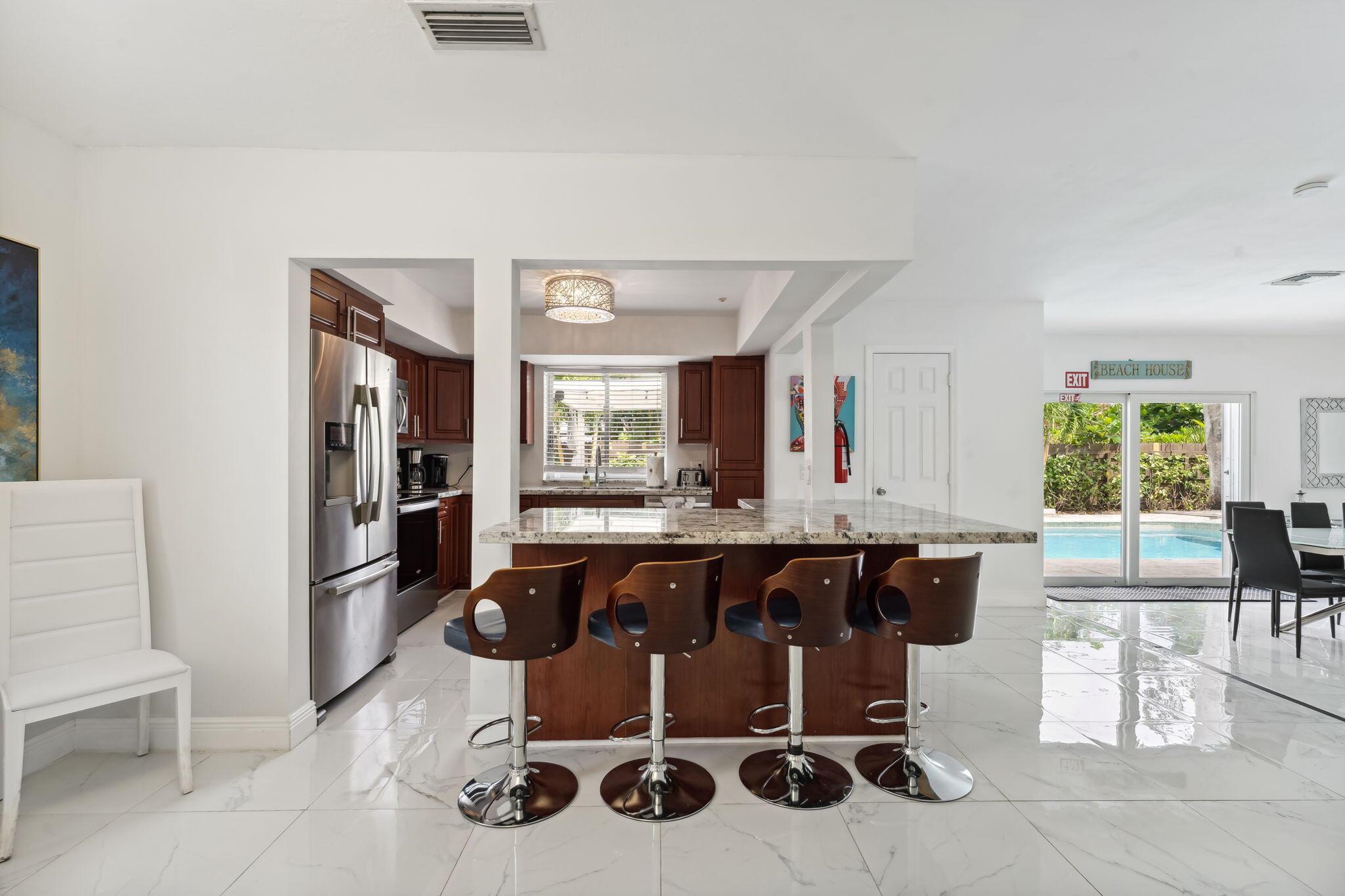 COUNTRY CLUB HOMES - Residential