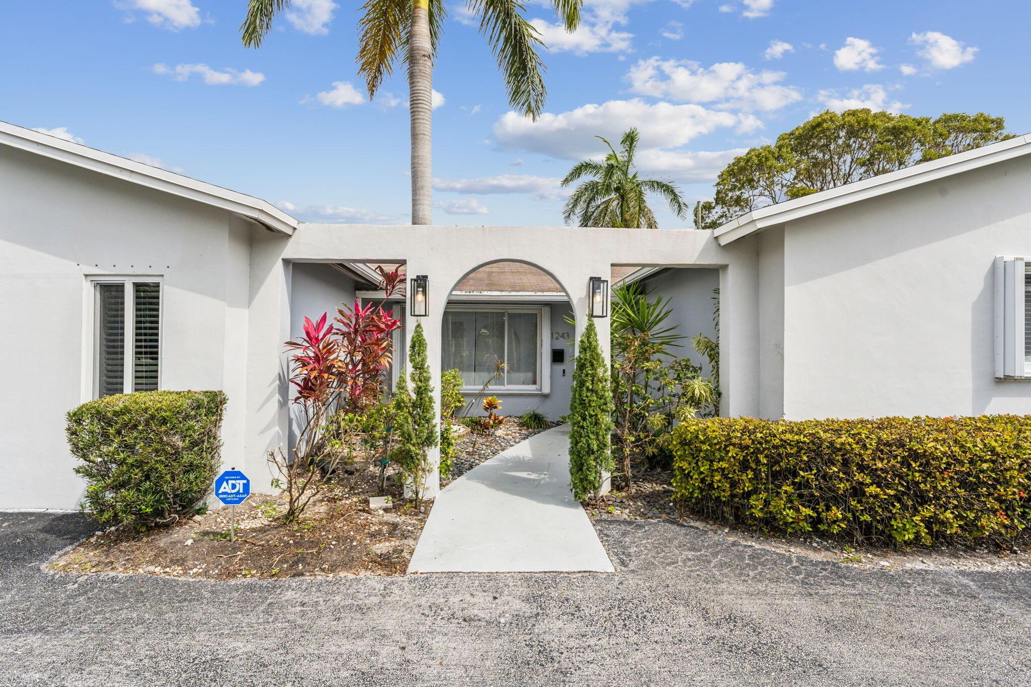 COUNTRY CLUB HOMES - Residential