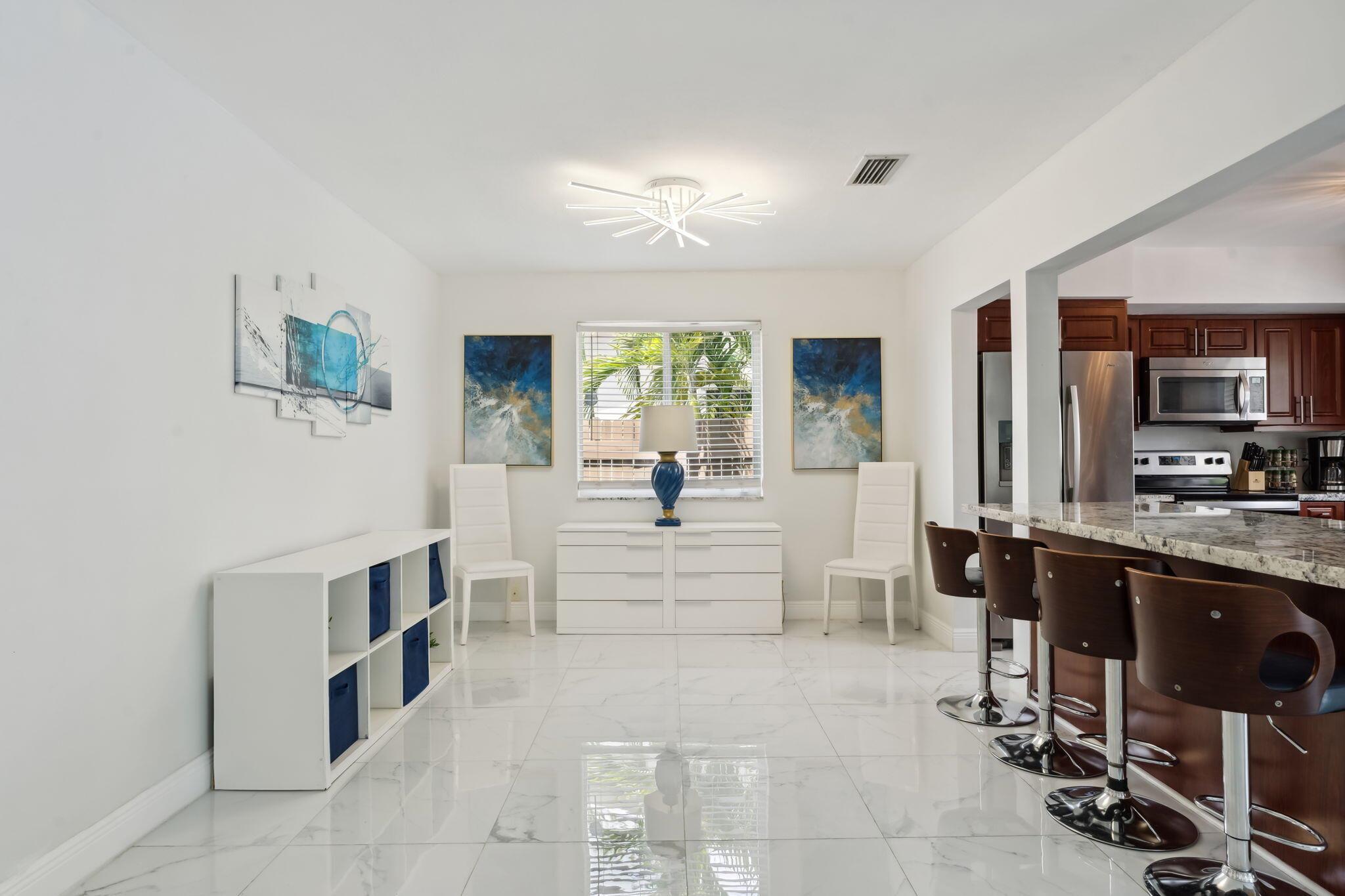 COUNTRY CLUB HOMES - Residential