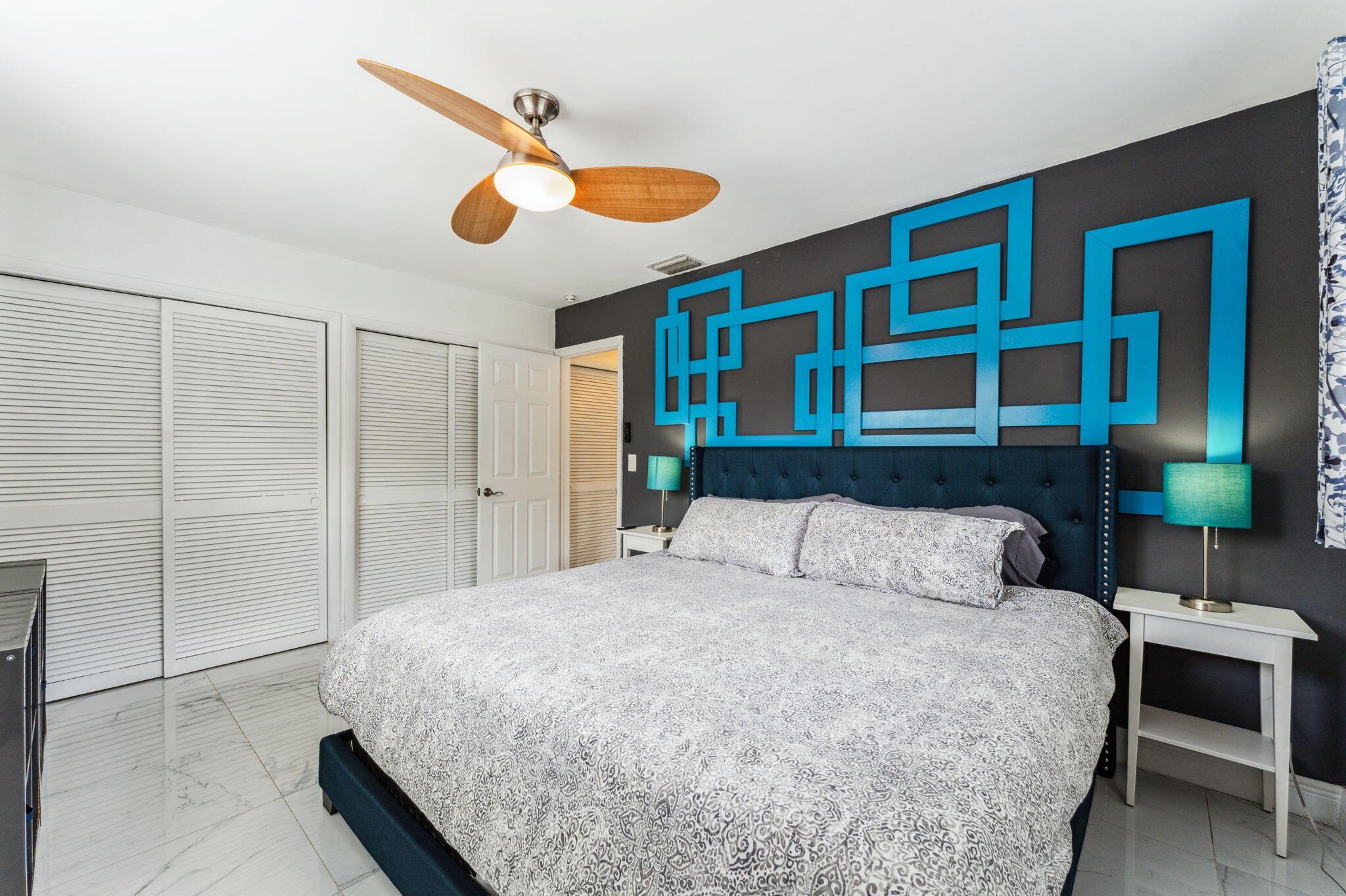 COUNTRY CLUB HOMES - Residential