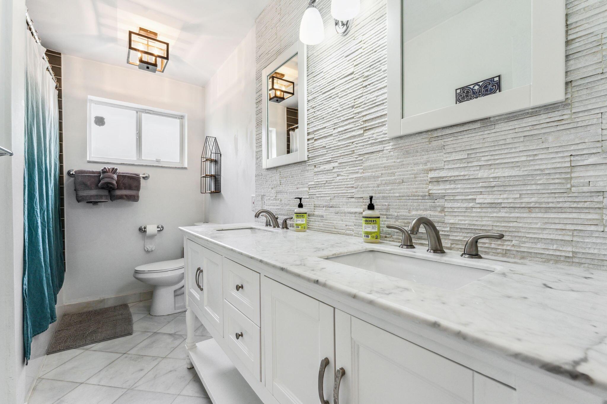 COUNTRY CLUB HOMES - Residential