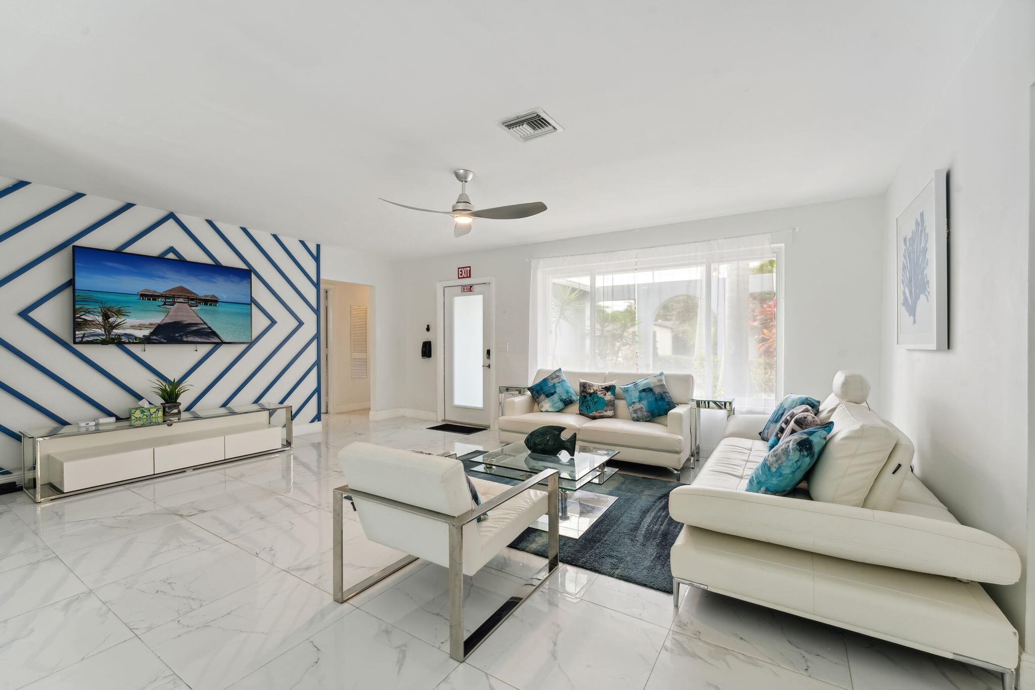 COUNTRY CLUB HOMES - Residential
