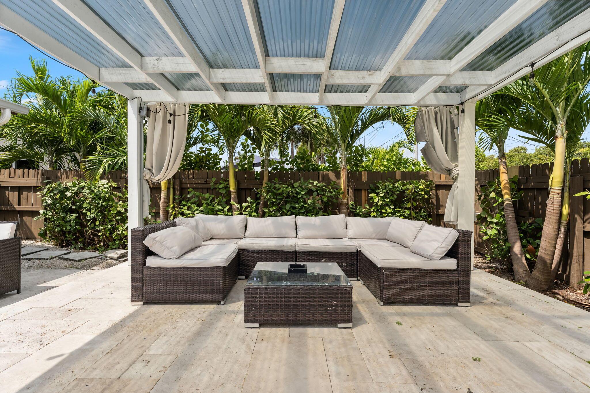 COUNTRY CLUB HOMES - Residential