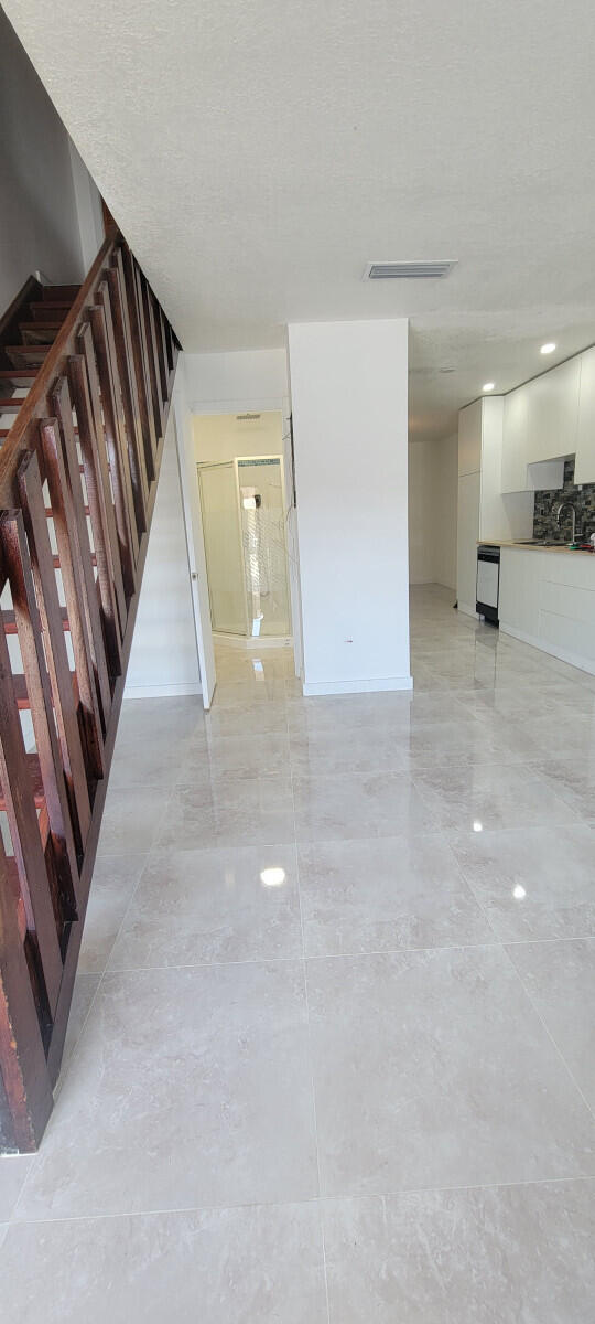 SWEETWATER VILLAS WEST CONDO #4 - Residential