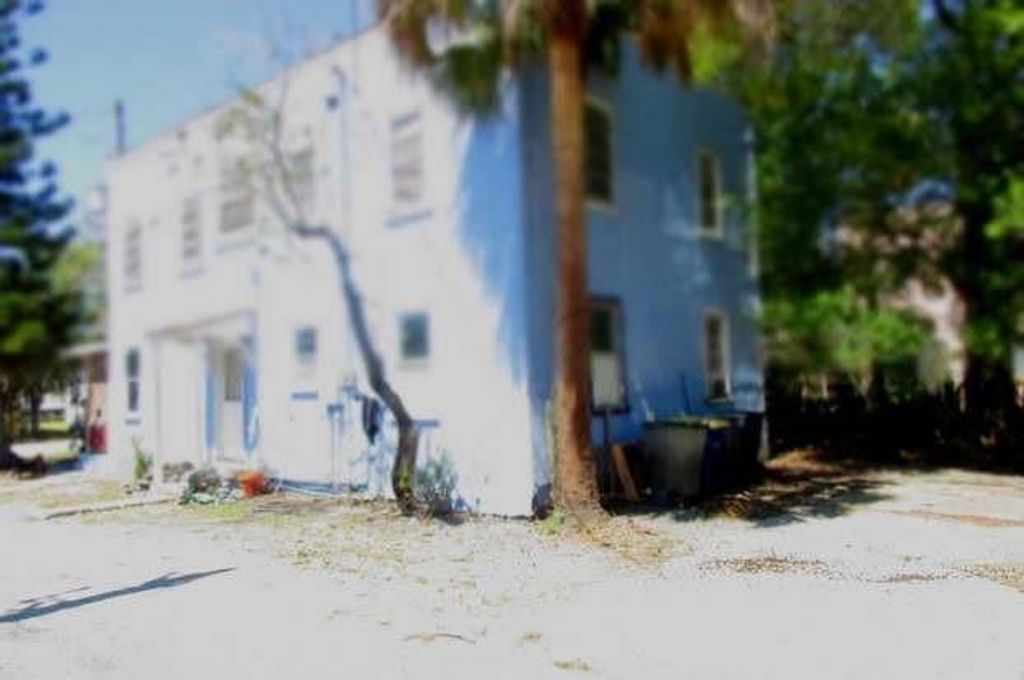 Photo of 506 S 8th St, Fort Pierce, FL 34950 (MLS # F10455185)