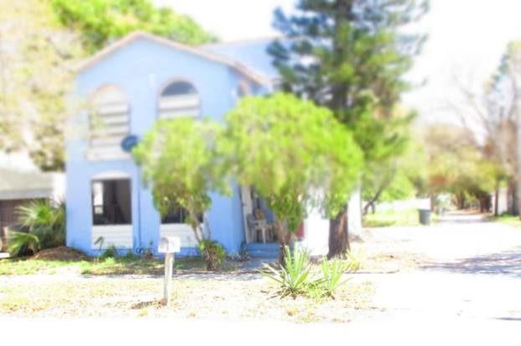 Photo of 506 S 8th St, Fort Pierce, FL 34950 (MLS # F10455185)