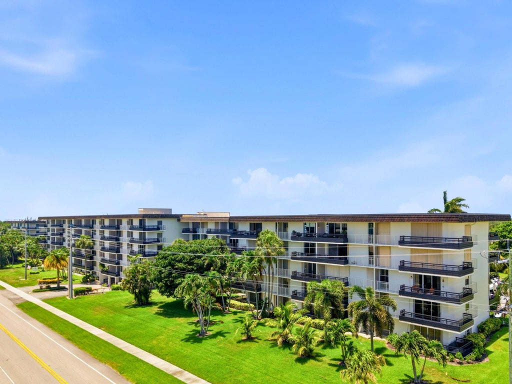 Photo of 555 NW 4th Avenue #218, Boca Raton, FL 33432 (MLS # B26093519)