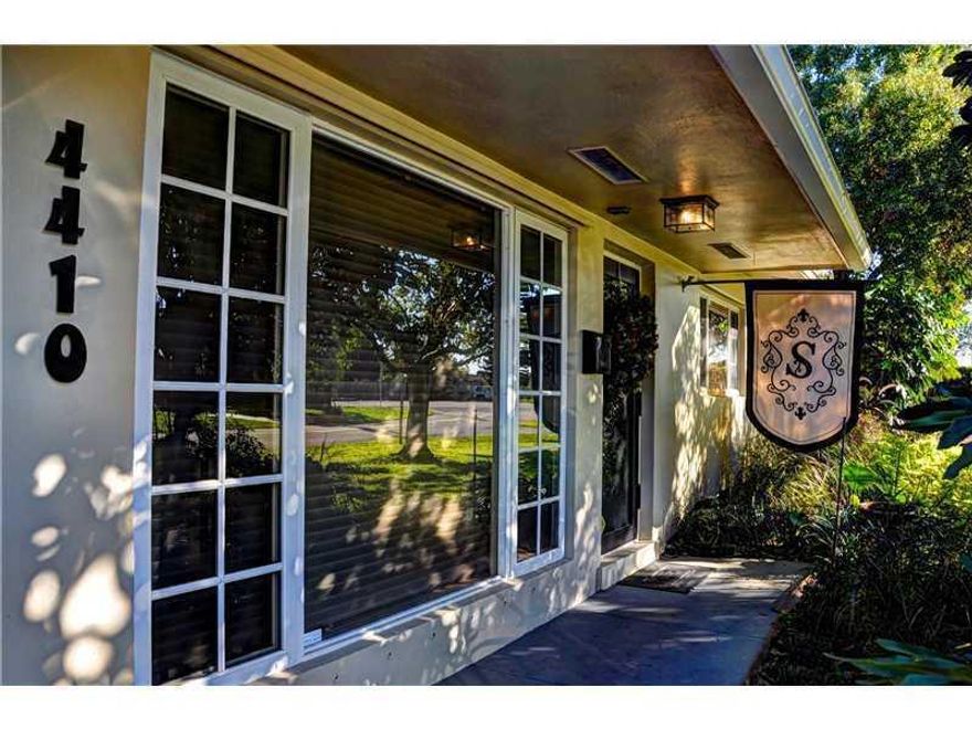 VERY DESIRABLE NEIGHBORHOOD, HOME IS LOCATED ON THE NORTH SIDE OF TWIN LAKES. HOME SCREAMS PRIDE OF OWNERSHIP, BEAUTIFUL PAINT AND FEATURES THROUGHOUT THE HOME. IMPACT FRONT DOOR AND THE WINDOWS ARE UPGRADED WITH SHUTTERS. RICH WOOD LAMINATE FLOORS, CHERR Y WOOD CABINETS, SS APPL, GRANITE COUNTER TOP, BATH WITH JACUZZI TUB, MASTER BATH RETILED WITH FRAMELESS SHOWER DOOR AND GLASS BLOCK, FAMILY ROOM, CARPORT, BIG LAUDRYROOM, W BUILT INS, LARGE PRIVATE YARD AND LOTS MORE (( NOT FURNISHED))