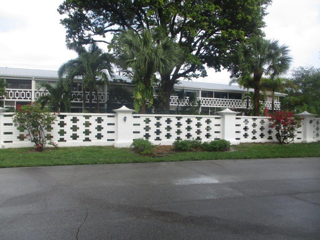 Quaint garden style 1 bedroom 1 bath unit in Tequesta. Only 13 units in the building which is NOT 55+