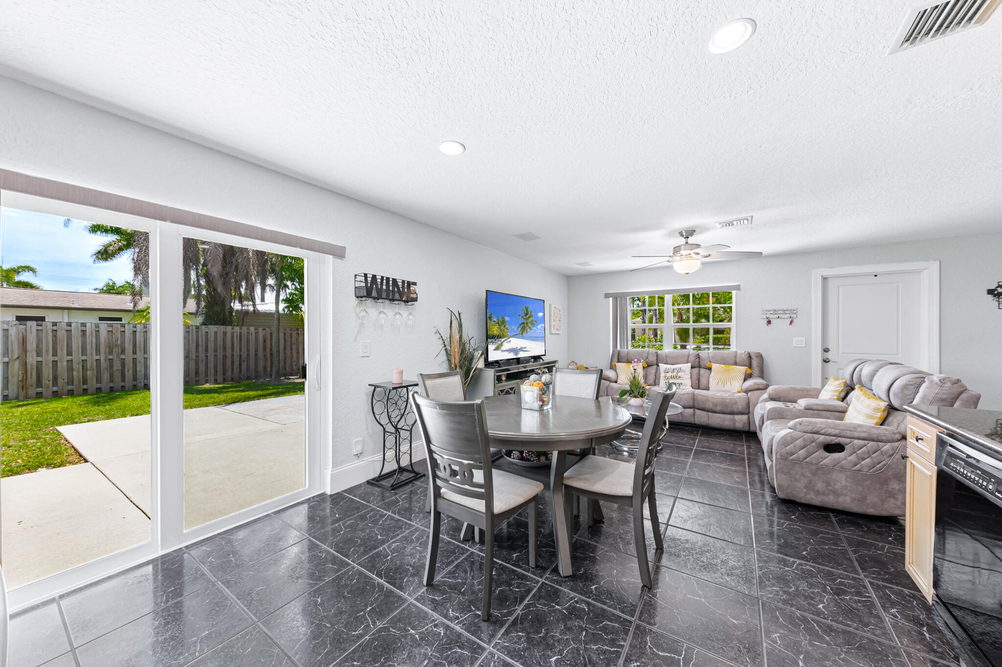 TROPICAL COUNTRY ESTATES - Residential