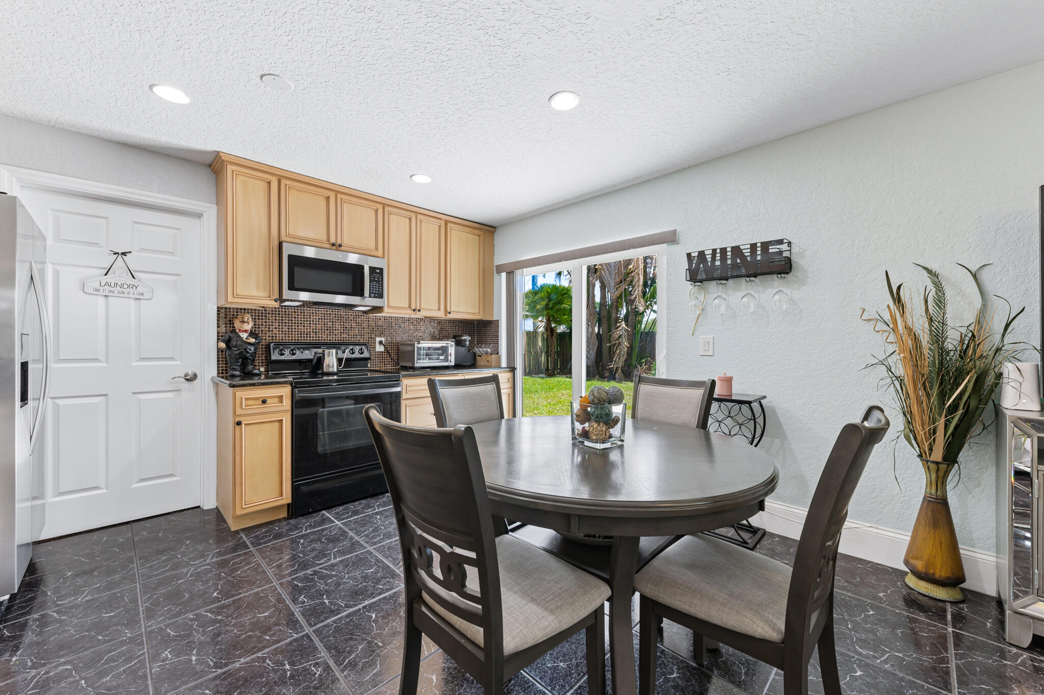 TROPICAL COUNTRY ESTATES - Residential