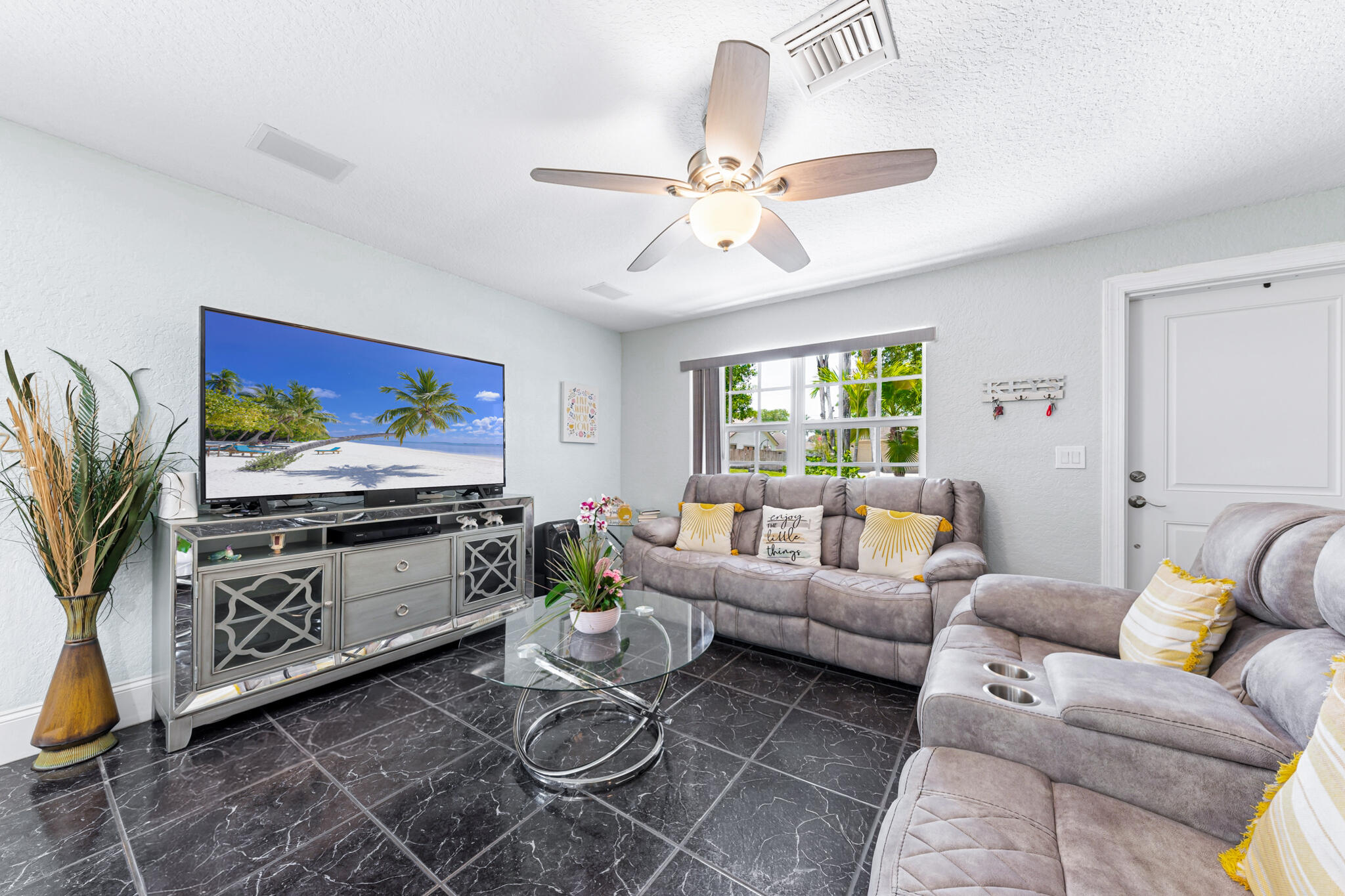 TROPICAL COUNTRY ESTATES - Residential