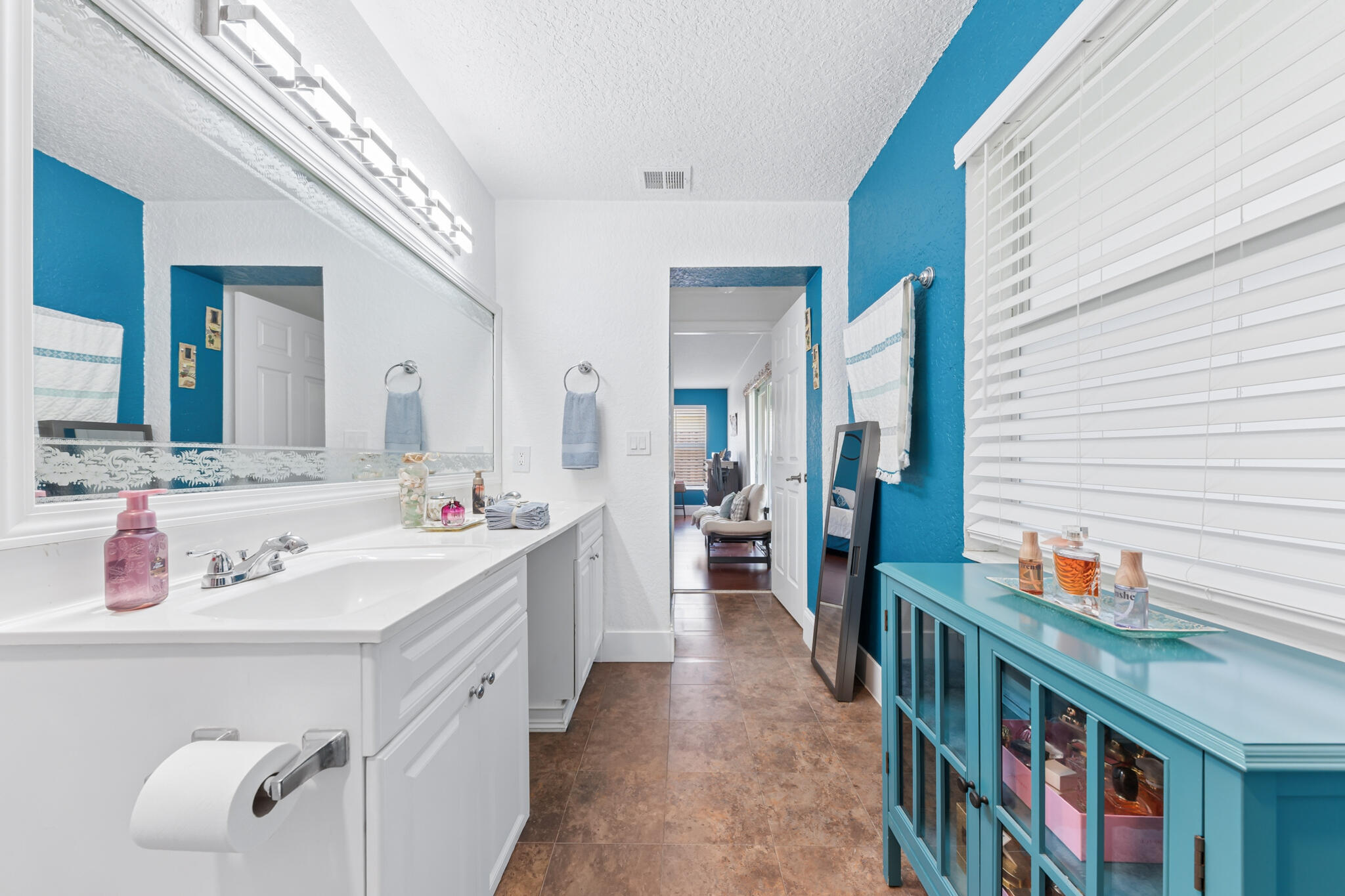 TROPICAL COUNTRY ESTATES - Residential