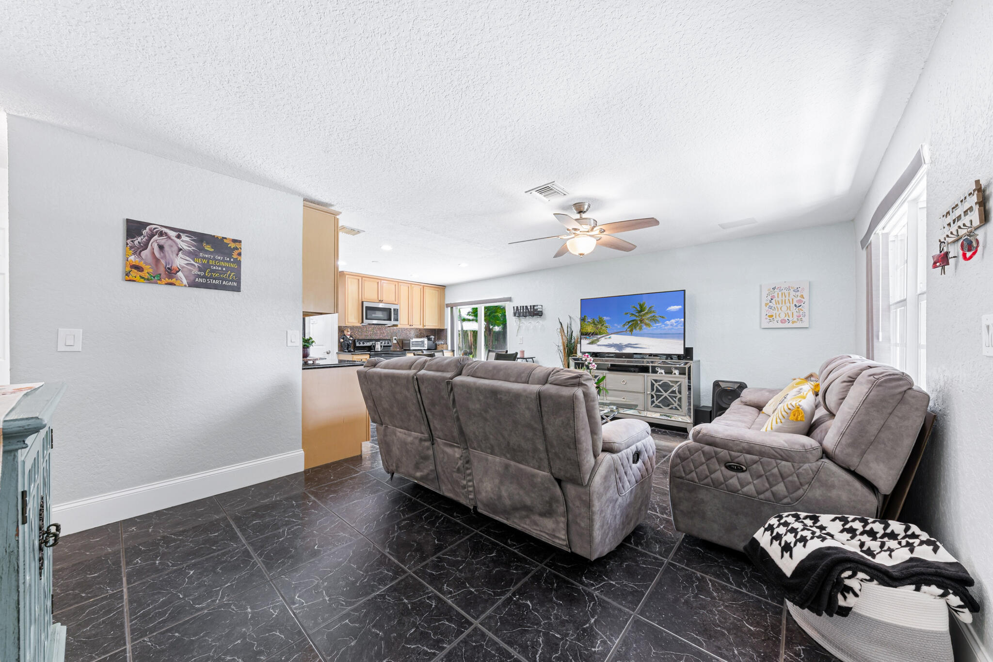 TROPICAL COUNTRY ESTATES - Residential