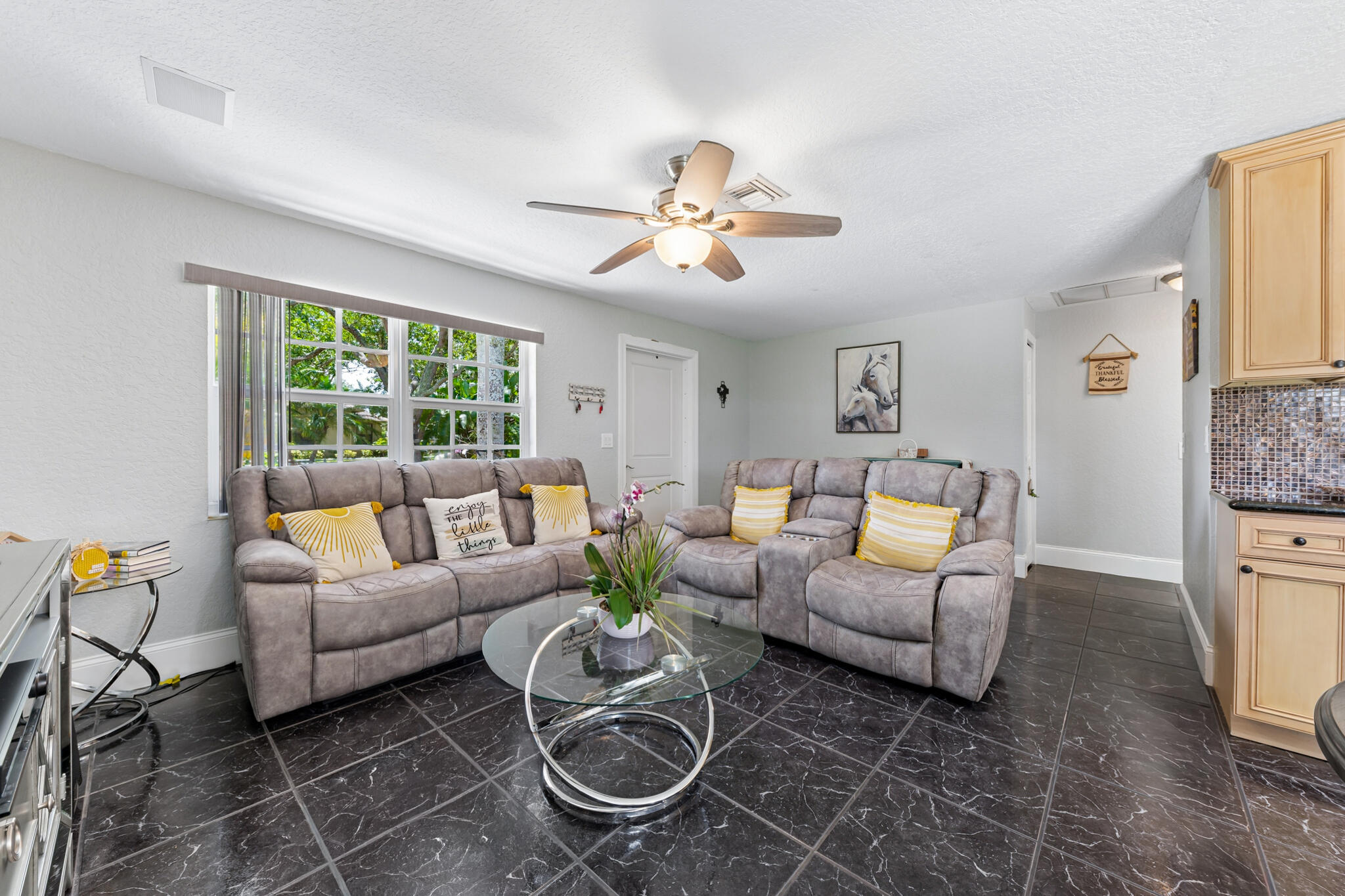 TROPICAL COUNTRY ESTATES - Residential