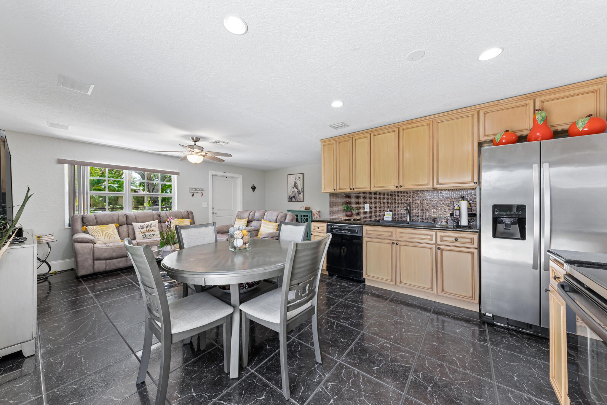 TROPICAL COUNTRY ESTATES - Residential