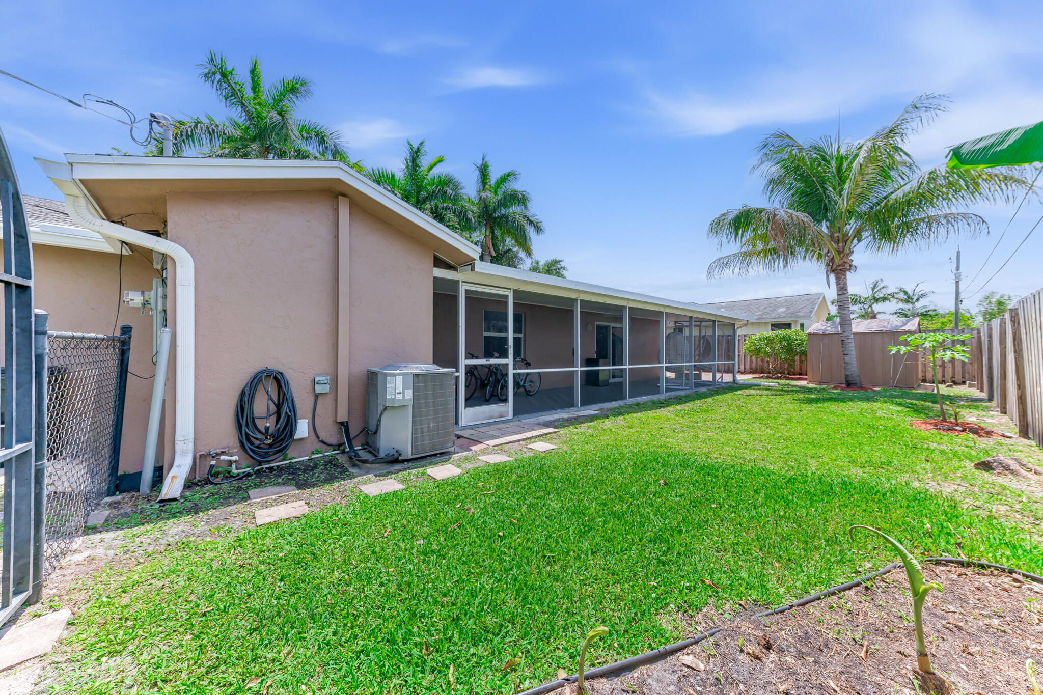 TROPICAL COUNTRY ESTATES - Residential