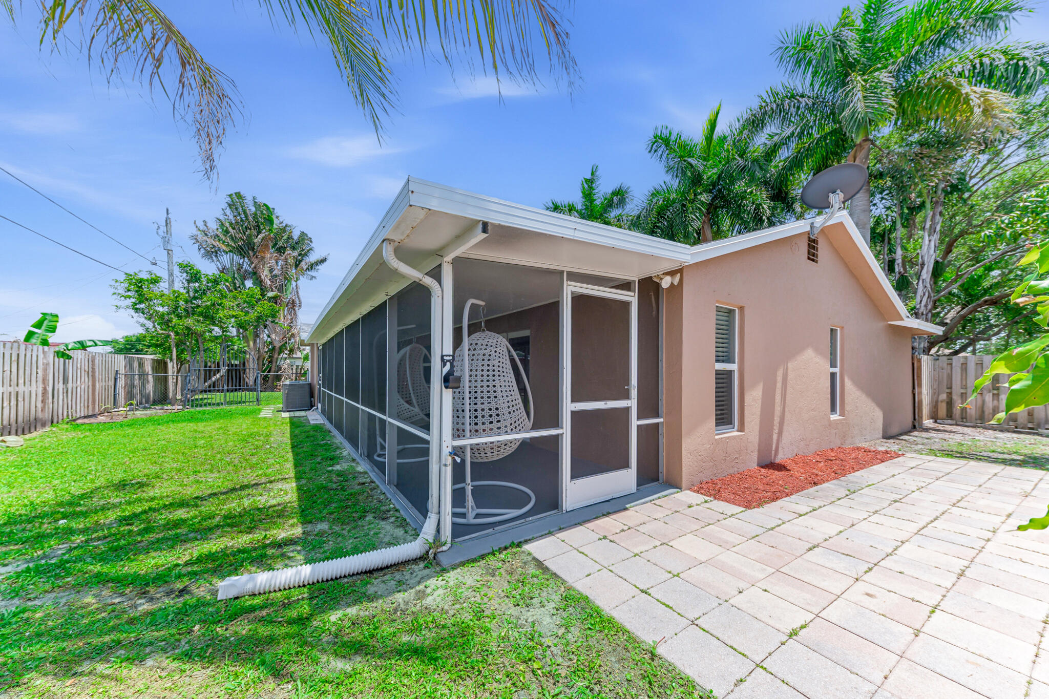 TROPICAL COUNTRY ESTATES - Residential