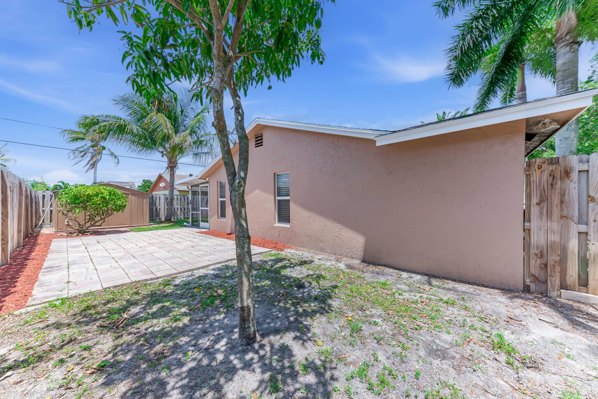 TROPICAL COUNTRY ESTATES - Residential